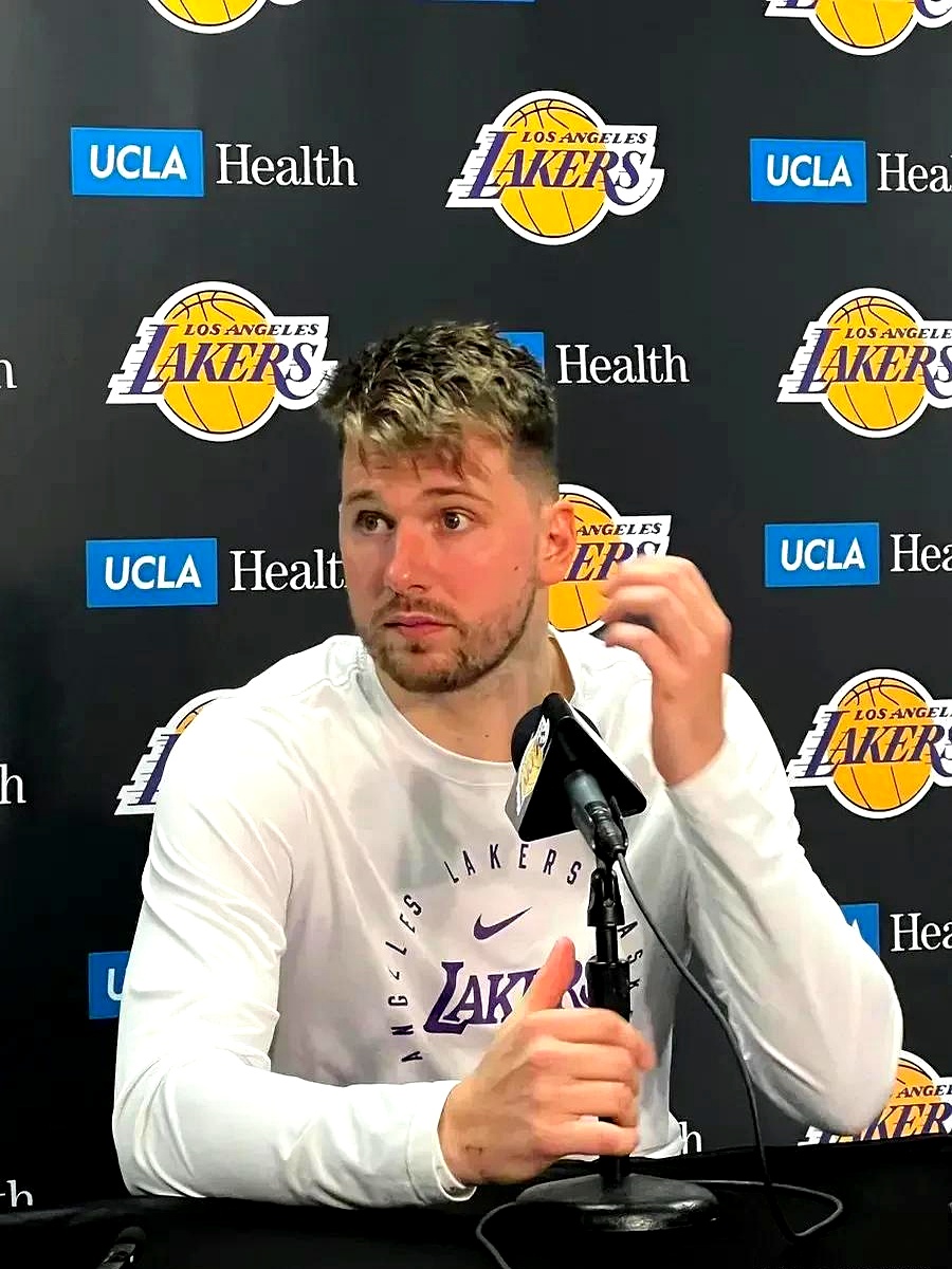 开云官网-东契奇重返赛场，大比分获胜首场状态出色，中国队观众沸腾！-开云官网